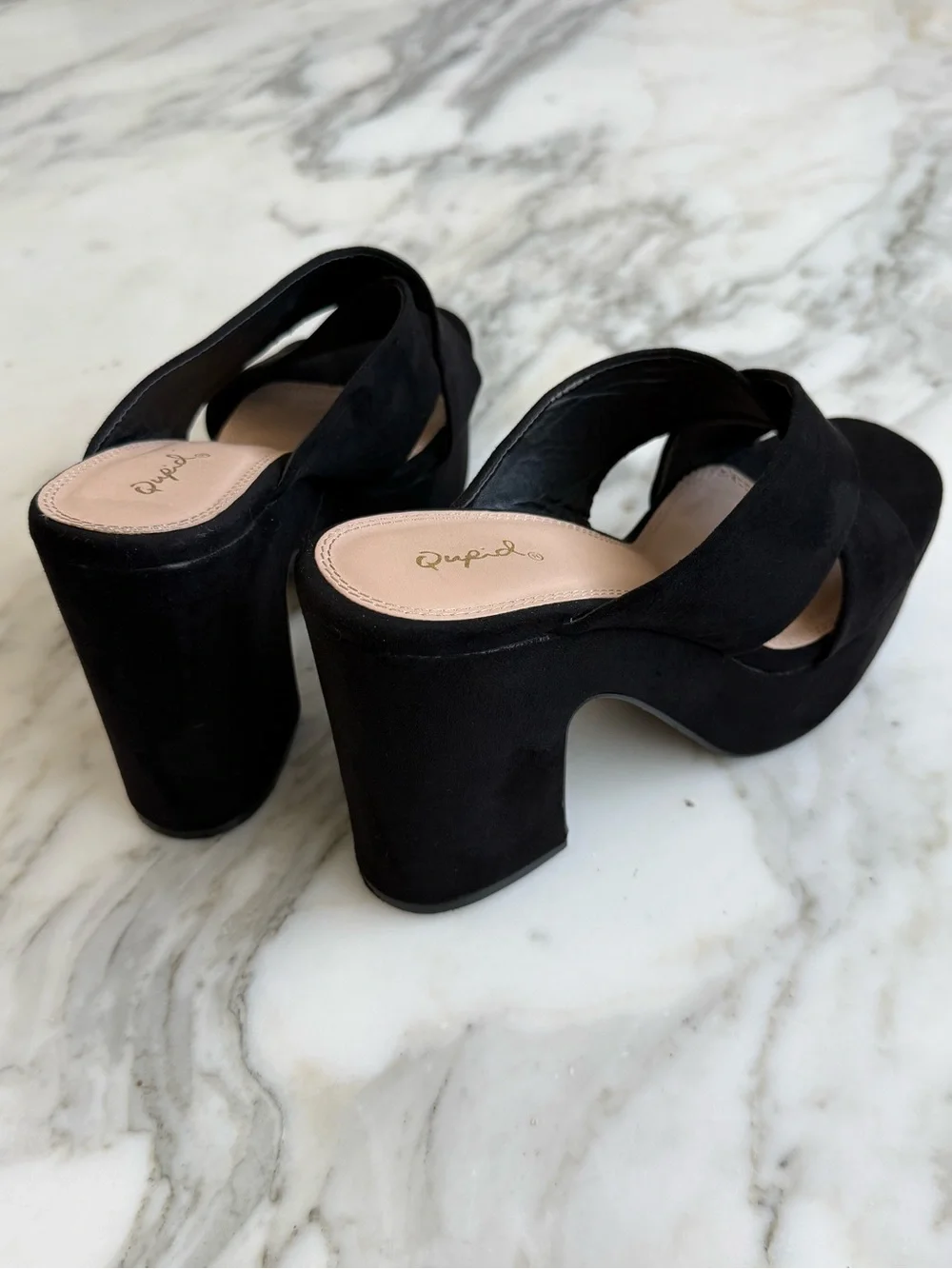 Qupid Black Faux Suede Crisscross Platform Slide Sandals • Sz 8.5